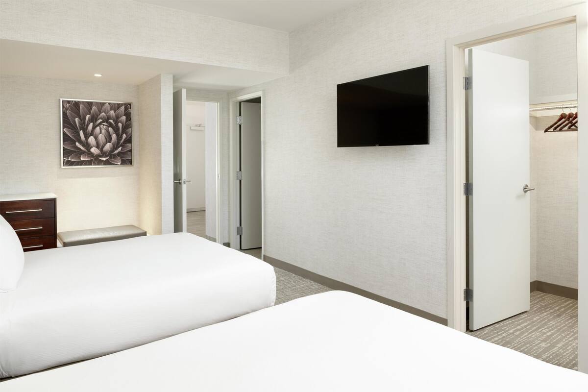 1 غرفة نوم وأغطية فراش متميزة وألحفة محشوة بالريش