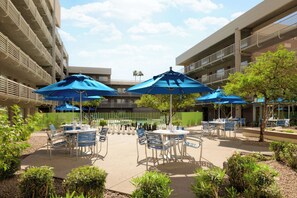 Terrace/patio - DoubleTree Suites by Hilton Phoenix (Phoenix)