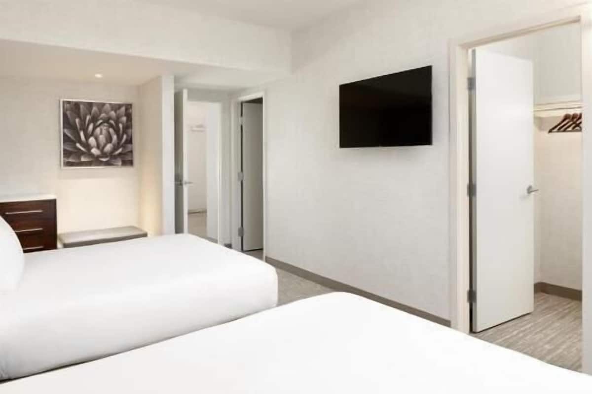 1 bedroom, premium bedding, down comforters, pillowtop beds