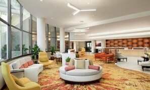 Lobby - DoubleTree Suites by Hilton Phoenix (Phoenix)