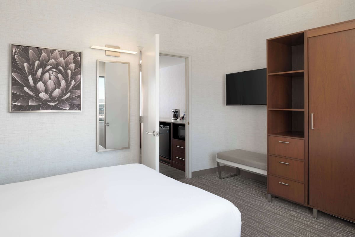 One-Bedroom Suite, ADA with Tub - Queen Bed & Sofa Bed | 1 bedroom, premium bedding, down comforters, pillowtop beds