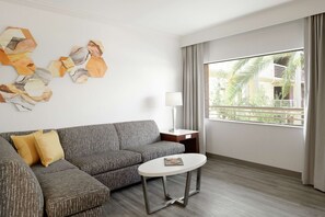 65-inch LCD TV with digital channels, Smart TV, pay movies - DoubleTree Suites by Hilton Phoenix (Phoenix)