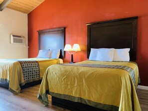 Deluxe-Zimmer, 2 Queen-Betten, Nichtraucher | Schreibtisch, laptopgeeigneter Arbeitsplatz, Verdunkelungsvorhänge