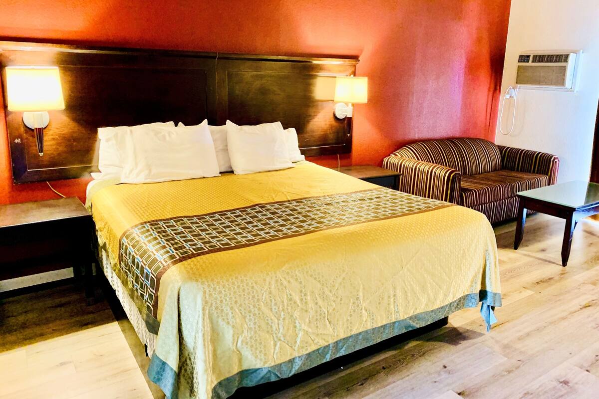 Deluxe Room, 1 King Bed, Non Smoking
