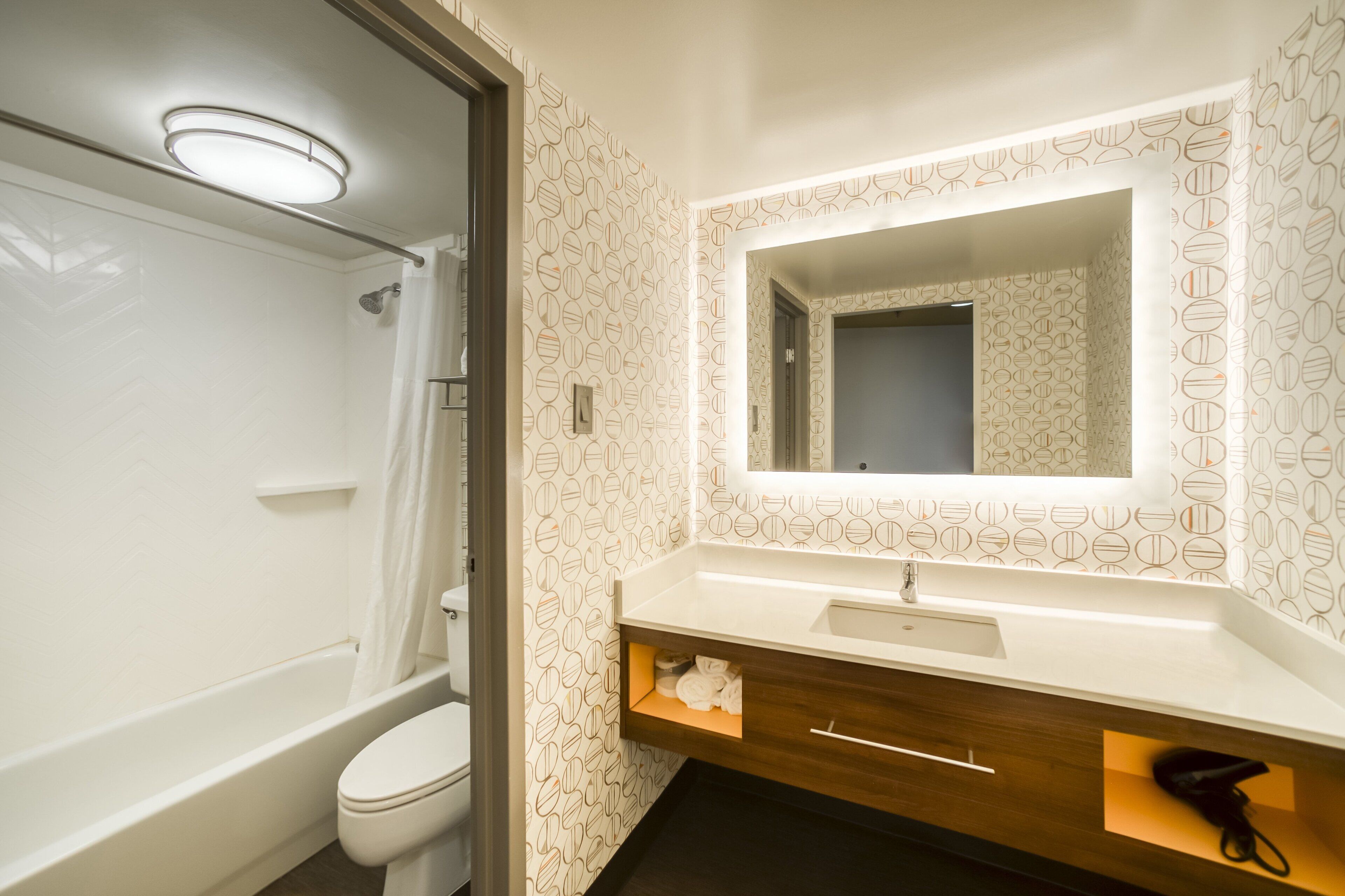 combined shower/bathtub, free toiletries, hair dryer, towels