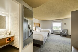 Pillow-top beds, in-room safe, desk, laptop workspace - Holiday Inn Mobile-Dwtn/Hist. District by IHG (Mobile)