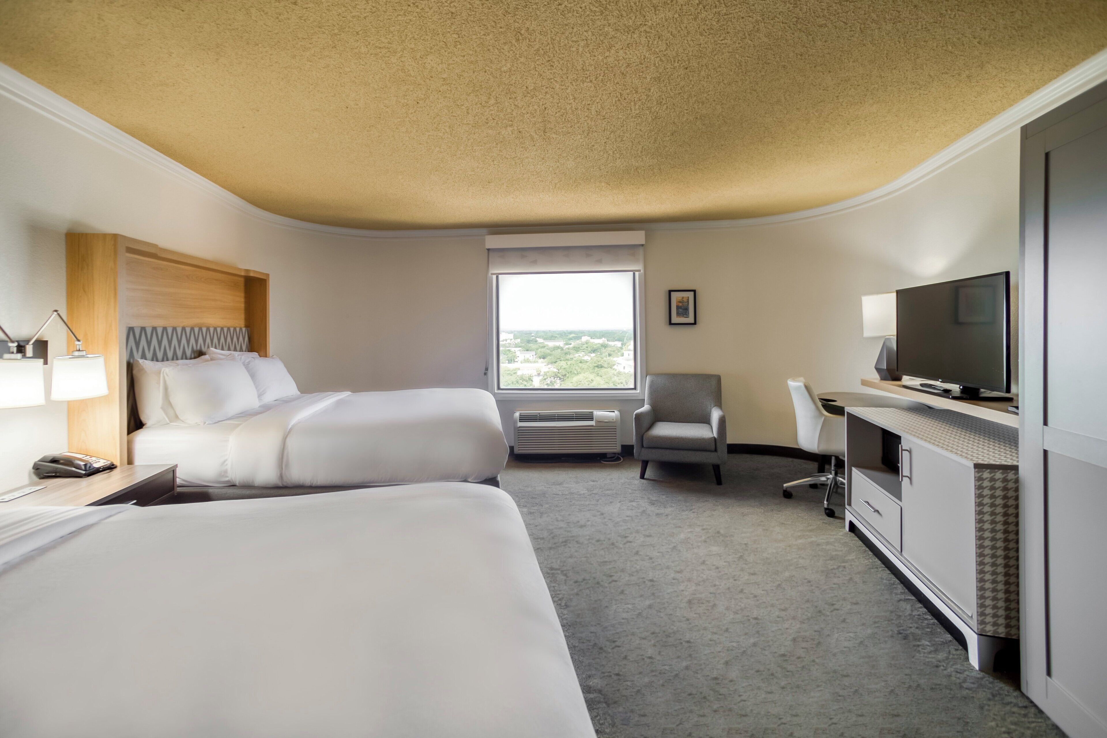 1 bedroom, pillow-top beds, in-room safe, desk