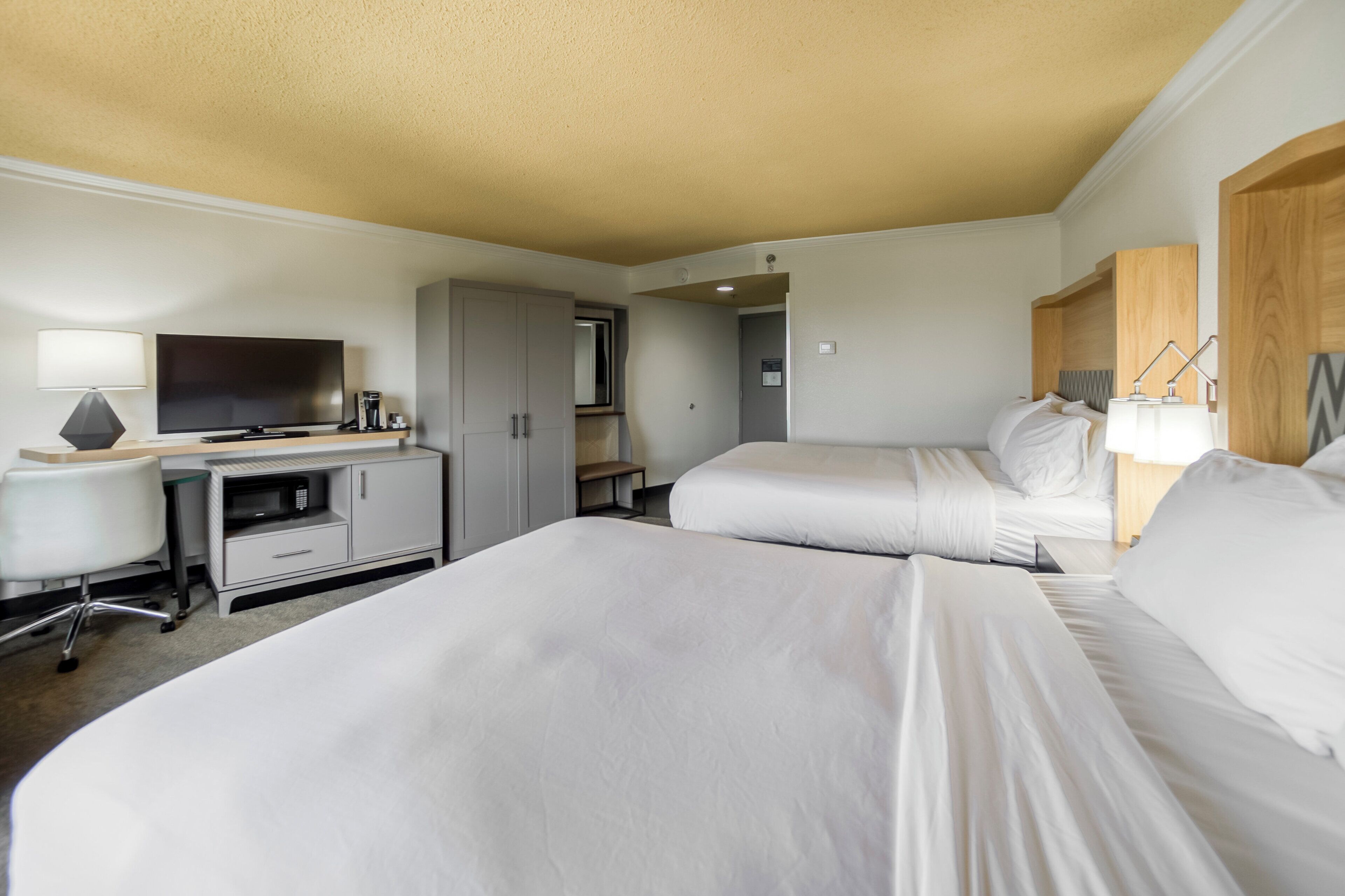 1 bedroom, pillow-top beds, in-room safe, desk