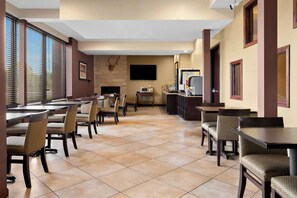 Free continental breakfast 