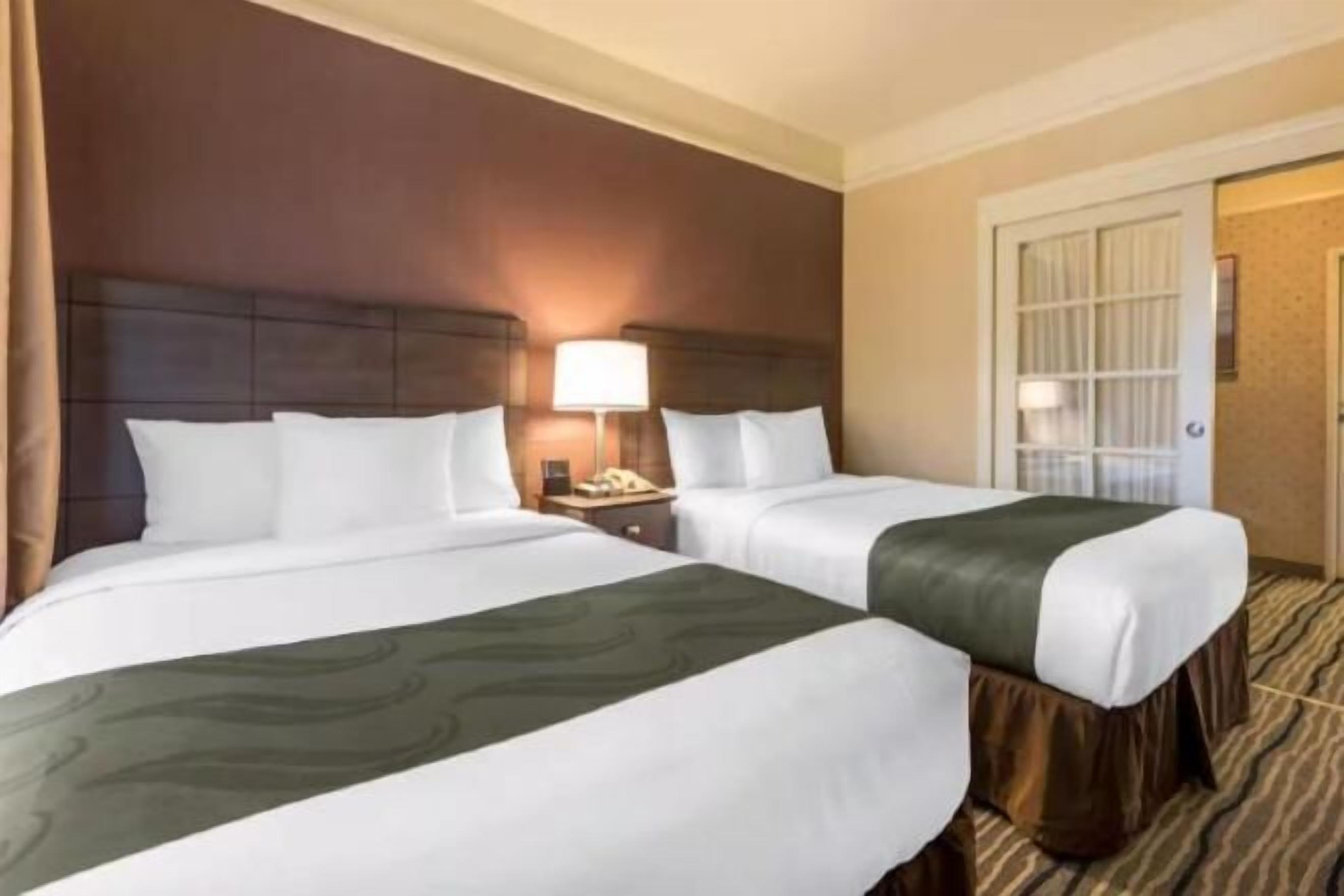 Minibar, bureau, espace de travail pour ordinateur portable