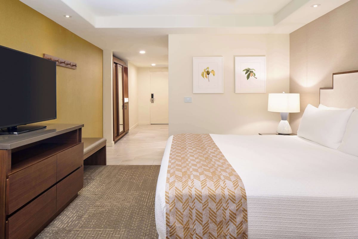 Premium bedding, down duvets, in-room safe, desk
