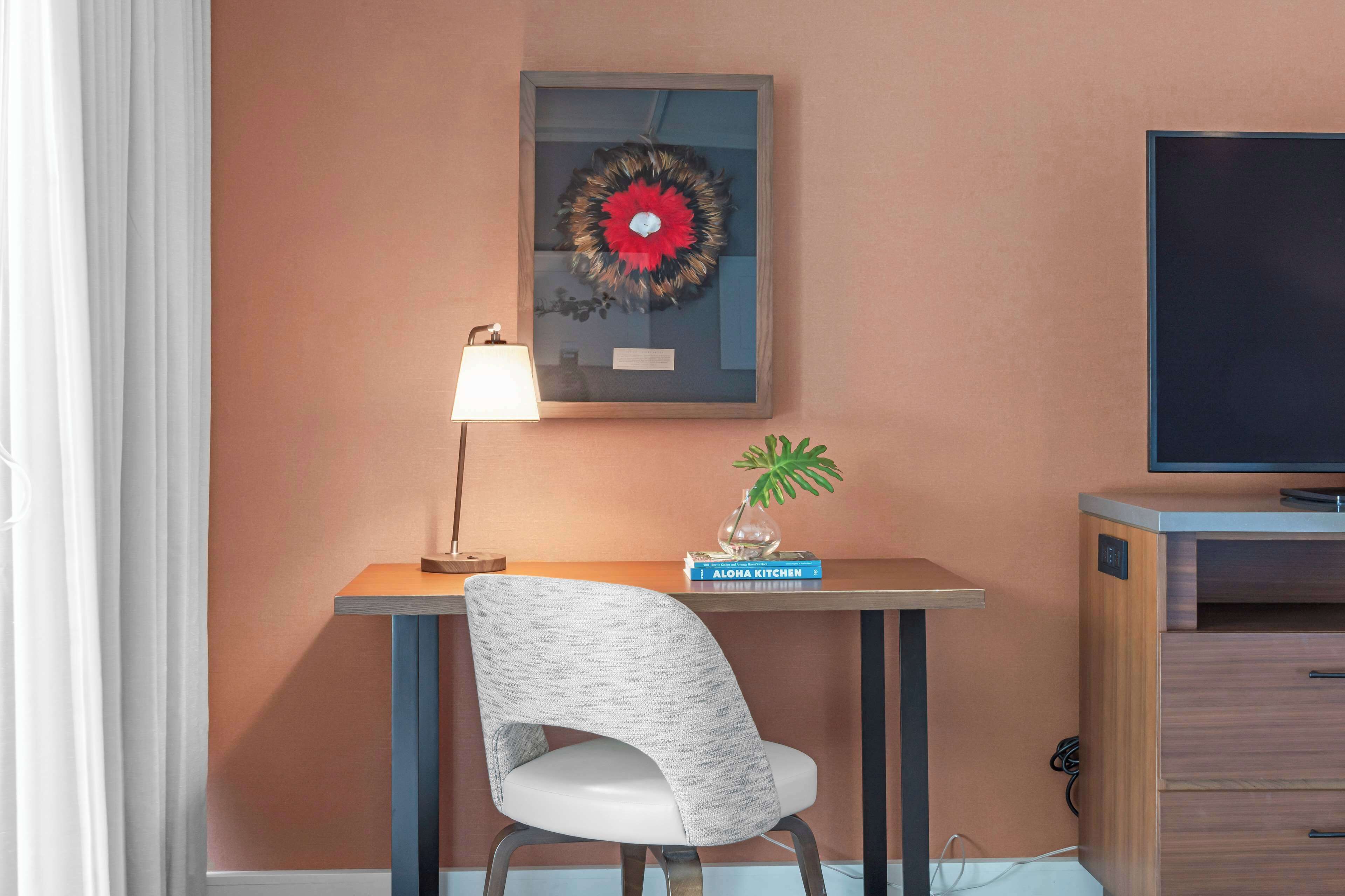 premium junior suite, 1king bed, courtyard view | 1 bedroom, premium bedding, down duvets, in-room safe