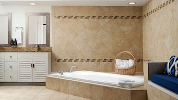 Douche, séchoir à cheveux, serviettes fournies, savon