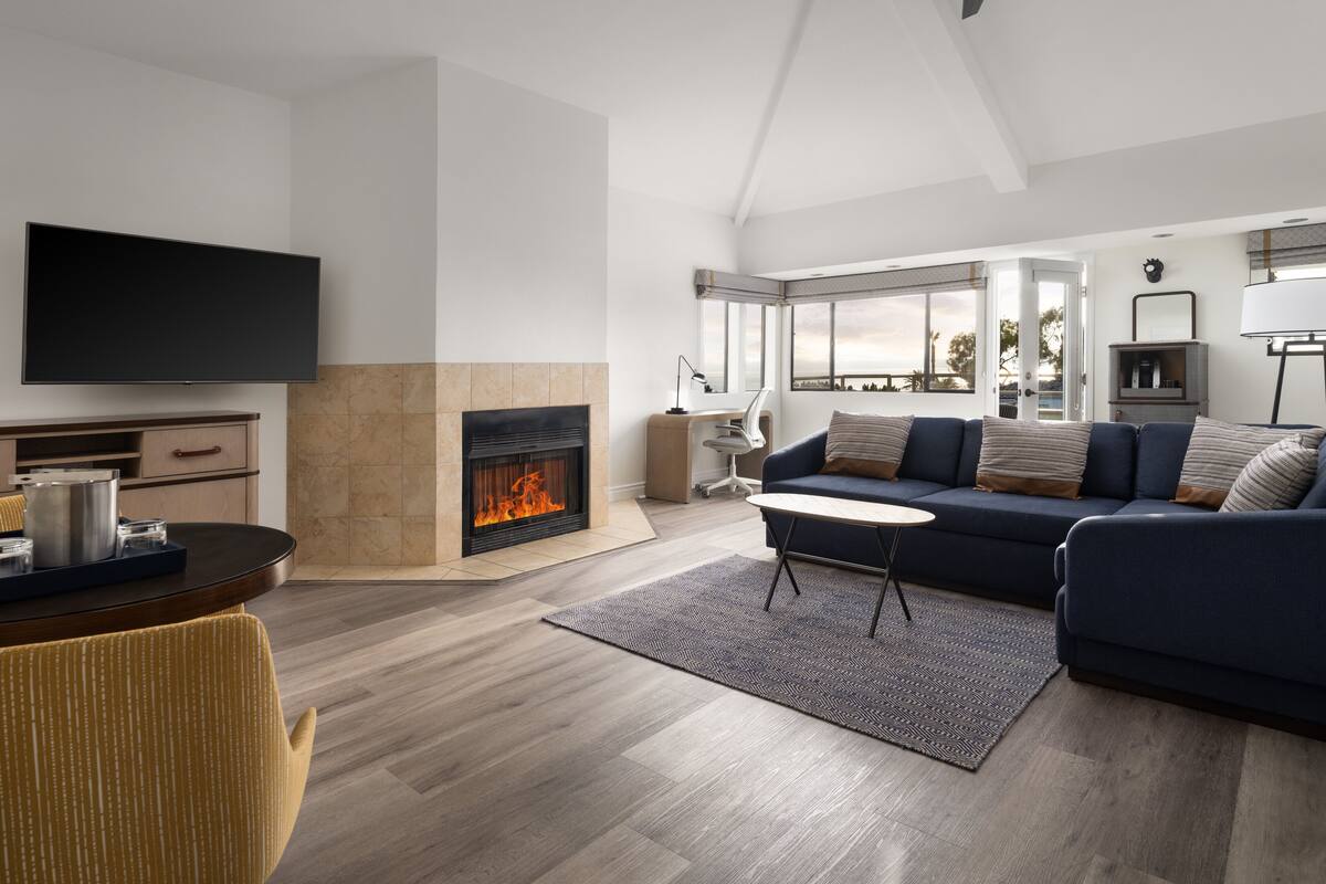 Suite, 1 kingsize bed | Luxe beddengoed, een bureau, verduisterende gordijnen