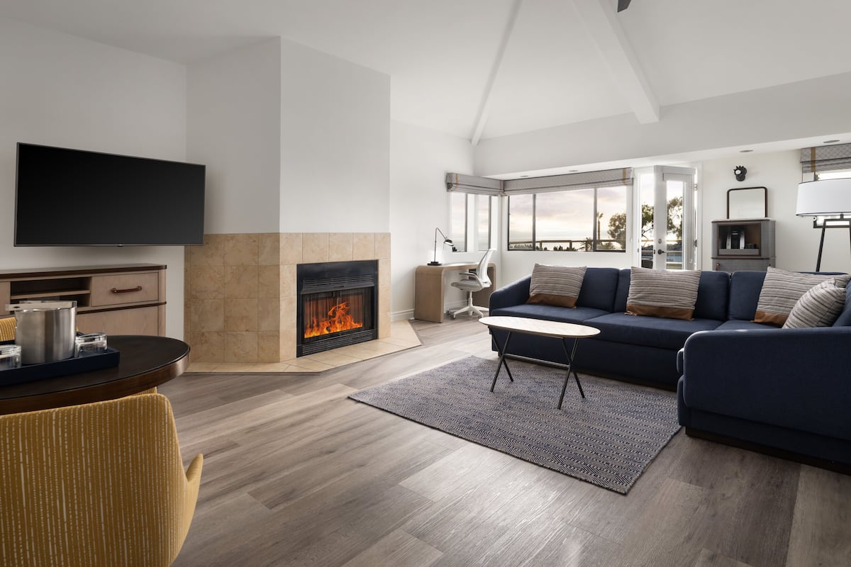 Suite, 1 King Bed | 1 bedroom, premium bedding, desk, blackout curtains