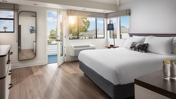 Standard Room, 1 King Bed, Ocean View