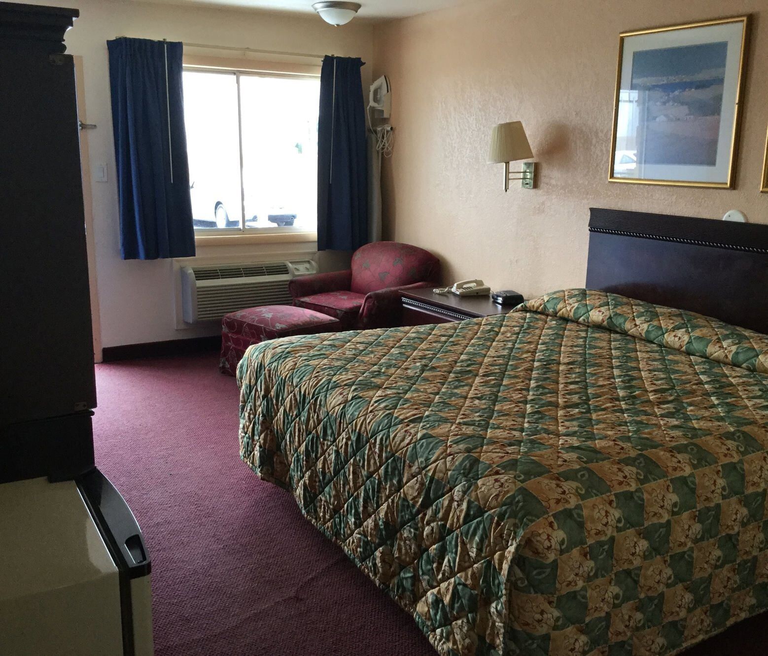 Iron/ironing board, free WiFi, bed sheets