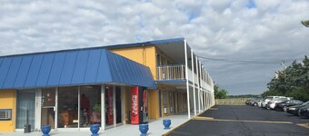 Belmont Inn & Suites