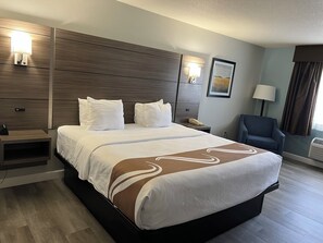 Room, 1 King Bed, Non Smoking | 1 bedroom, desk, blackout curtains, iron/ironing board - Quality Inn & Suites Red Wing (Red Wing)