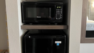1 habitación, escritorio y cortinas blackout
