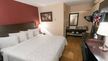 Deluxe Room, 1 King Bed (Smoke Free) | Premium bedding, pillowtop beds, in-room safe