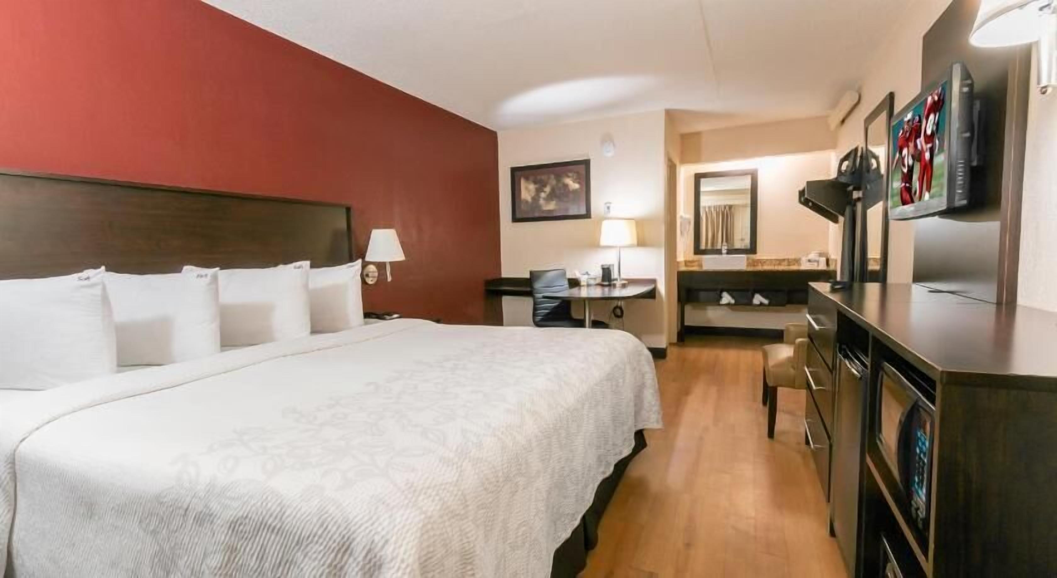 Premium bedding, pillowtop beds, in-room safe, iron/ironing board