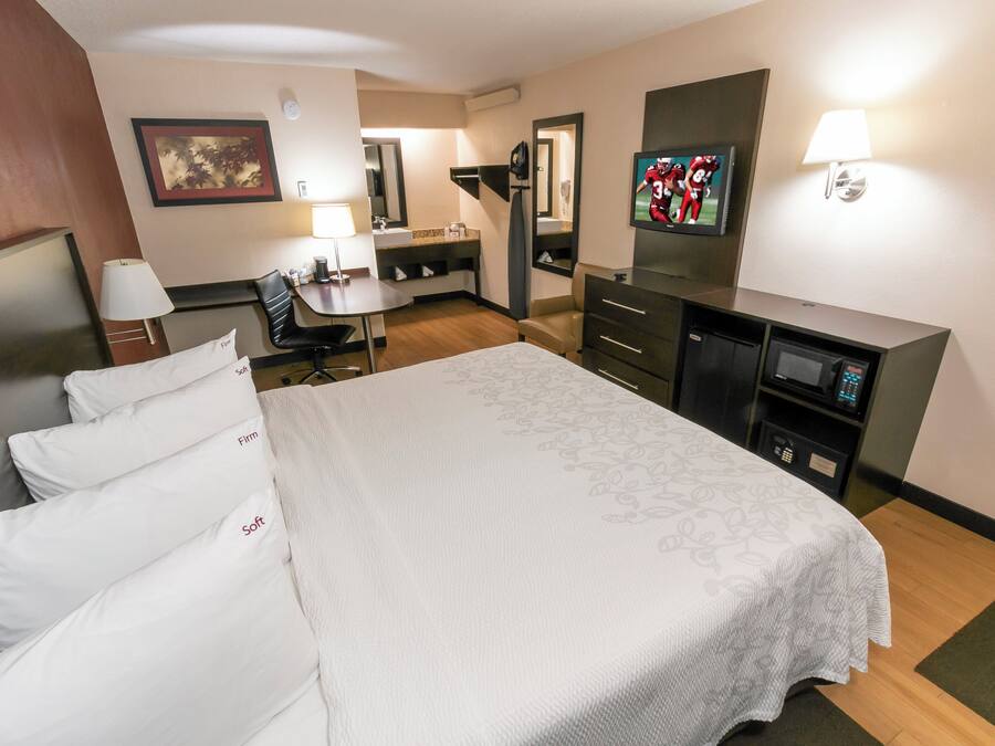 Chambre supérieure, 1 très grand lit (Smoke Free) | Literie de qualité, lit avec matelas à plateau-coussin, coffre-fort