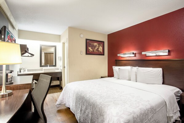 Deluxe Room, 1 King Bed (Smoke Free) | Premium bedding, pillow-top beds, in-room safe, iron/ironing board