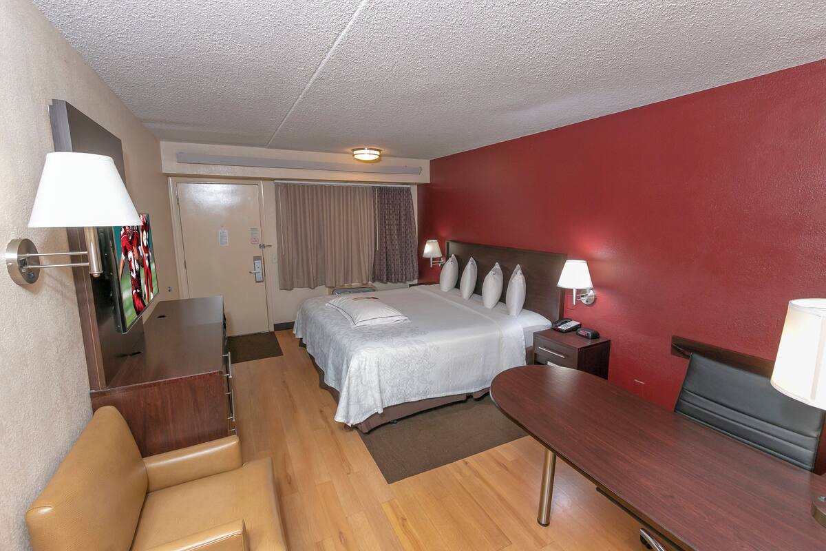 Premium bedding, pillow-top beds, in-room safe