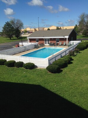 Piscine extérieure (ouverte en saison)