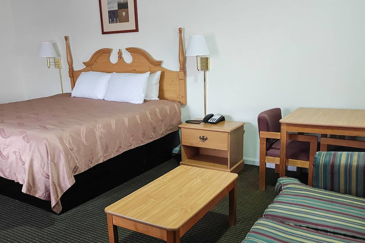 Suite, 1 King Bed, Non Smoking | Desk, iron/ironing board, free WiFi, bed sheets