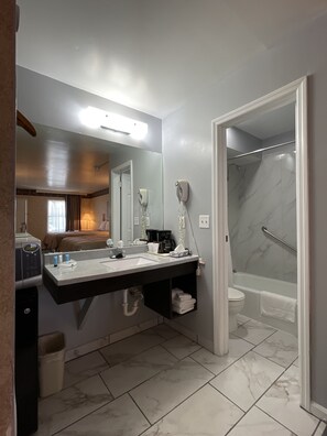 Two queen bed non smoking | Bathroom | Combined shower/bathtub, free toiletries, hair dryer, towels