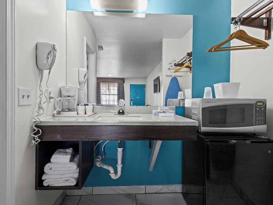 淋浴/浴缸二合一、免費盥洗用品、吹風機、毛巾