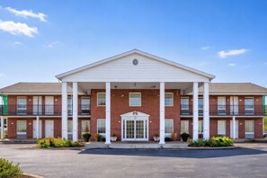 Front of property - Capital O First Heritage Inn Rantoul IL I 57 (Rantoul)