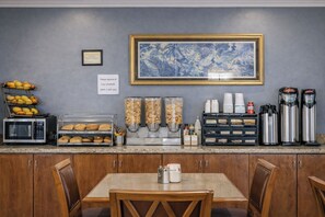 Free daily on-the-go breakfast - Capital O First Heritage Inn Rantoul IL I 57 (Rantoul)