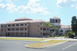 Exterior - Quality Inn & Suites Camarillo - Oxnard (Camarillo)