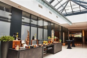 2 restaurants, breakfast, dinner served; German cuisine