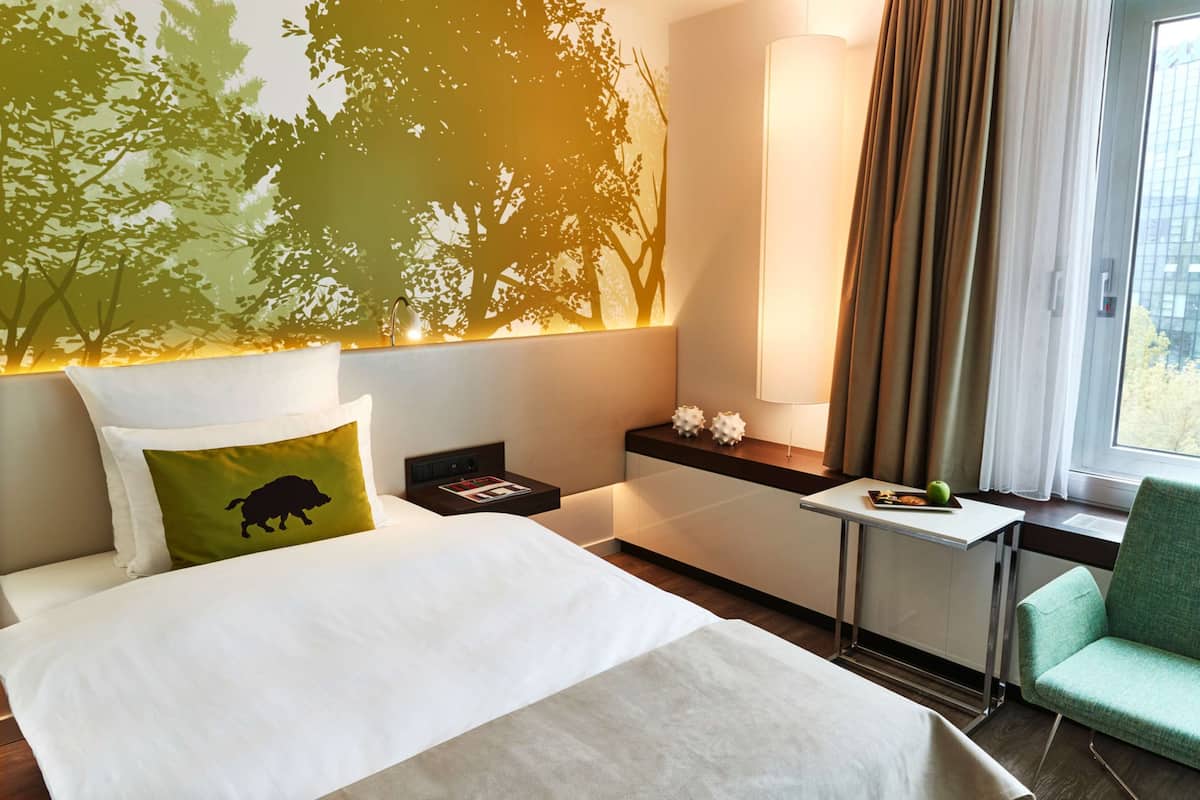 business single room, 1 single bed | hypo-allergenic bedding, minibar, in-room safe, desk