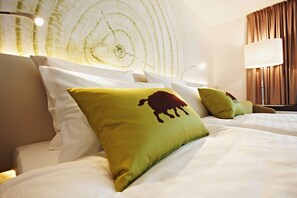 Bộ đồ giường kháng dị ứng, minibar, két bảo mật tại phòng, bàn 