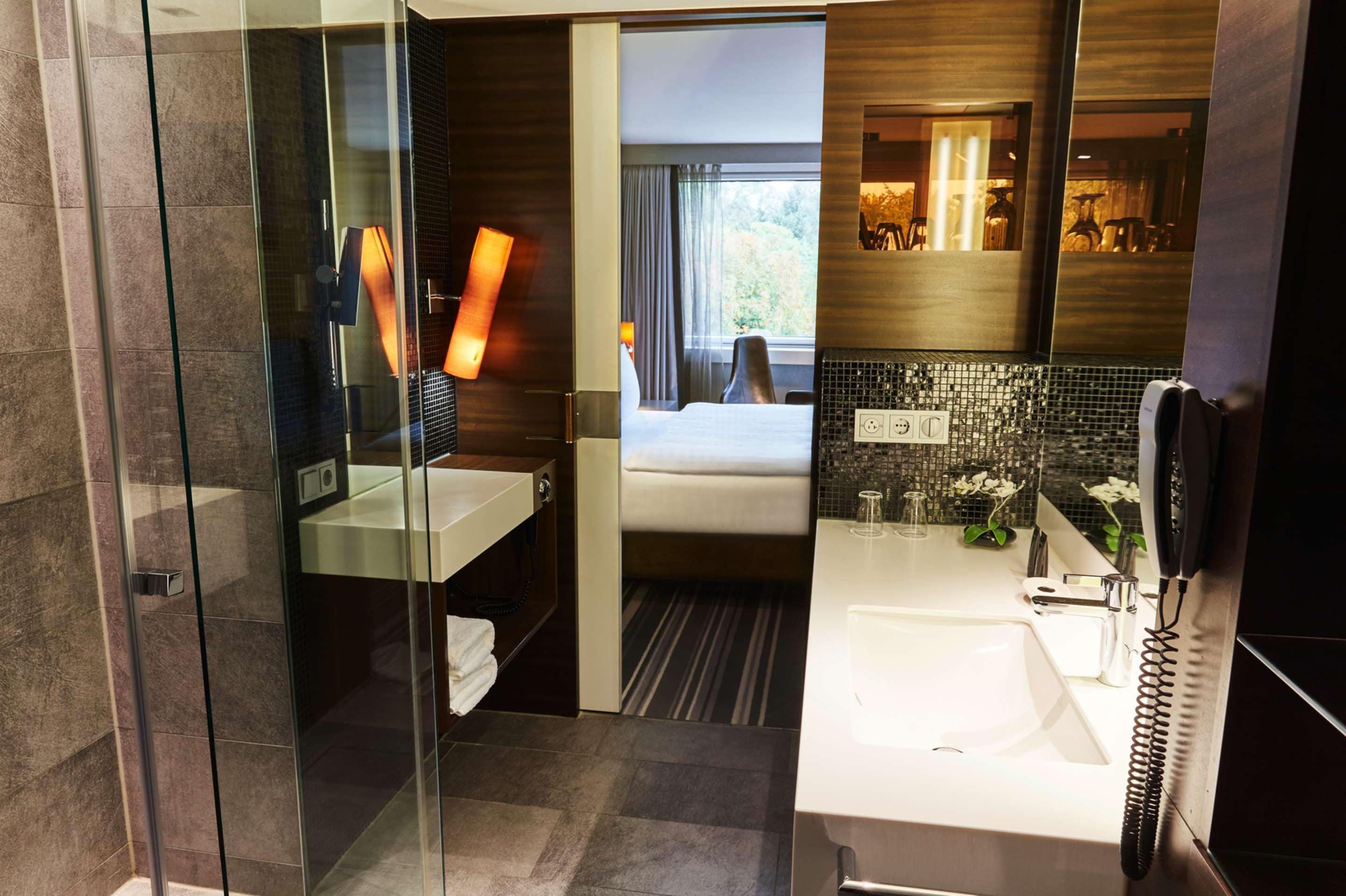 executive room, 1 double bed | bathroom | shower, eco-friendly toiletries, hair dryer, towels