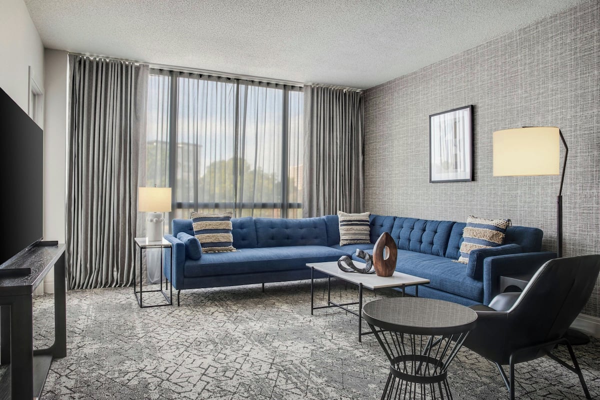Junior Suite, 1 King Bed | Living area