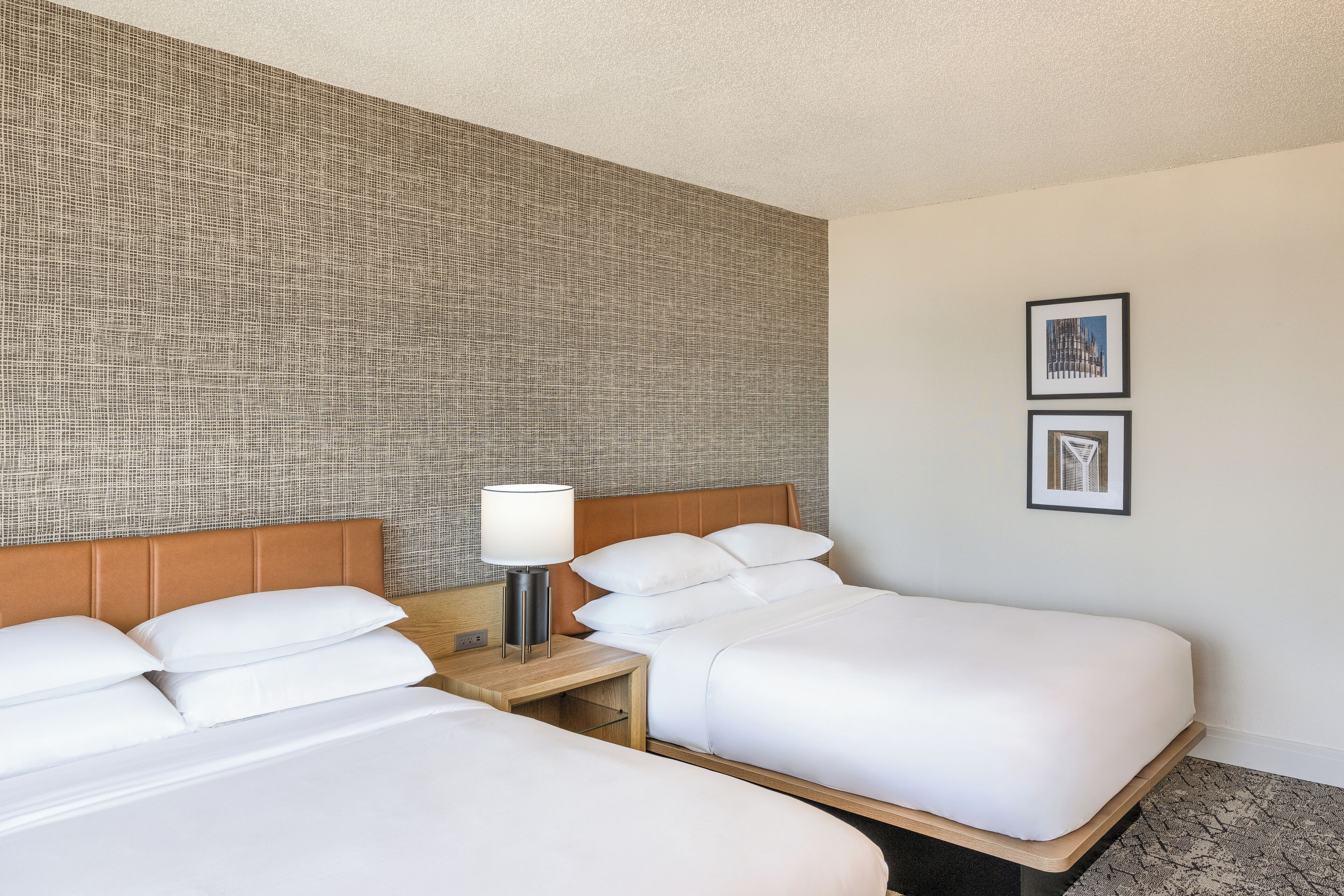 1 dormitorio, caja fuerte, escritorio y cortinas opacas