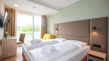Comfort Double Room, Balcony, Lake View | Hypo-allergenic bedding, minibar, in-room safe, desk