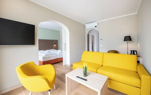 Junior Suite | Hypo-allergenic bedding, minibar, in-room safe, desk