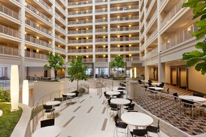 Lobby - Embassy Suites by Hilton Chicago Downtown River North (Chicago)