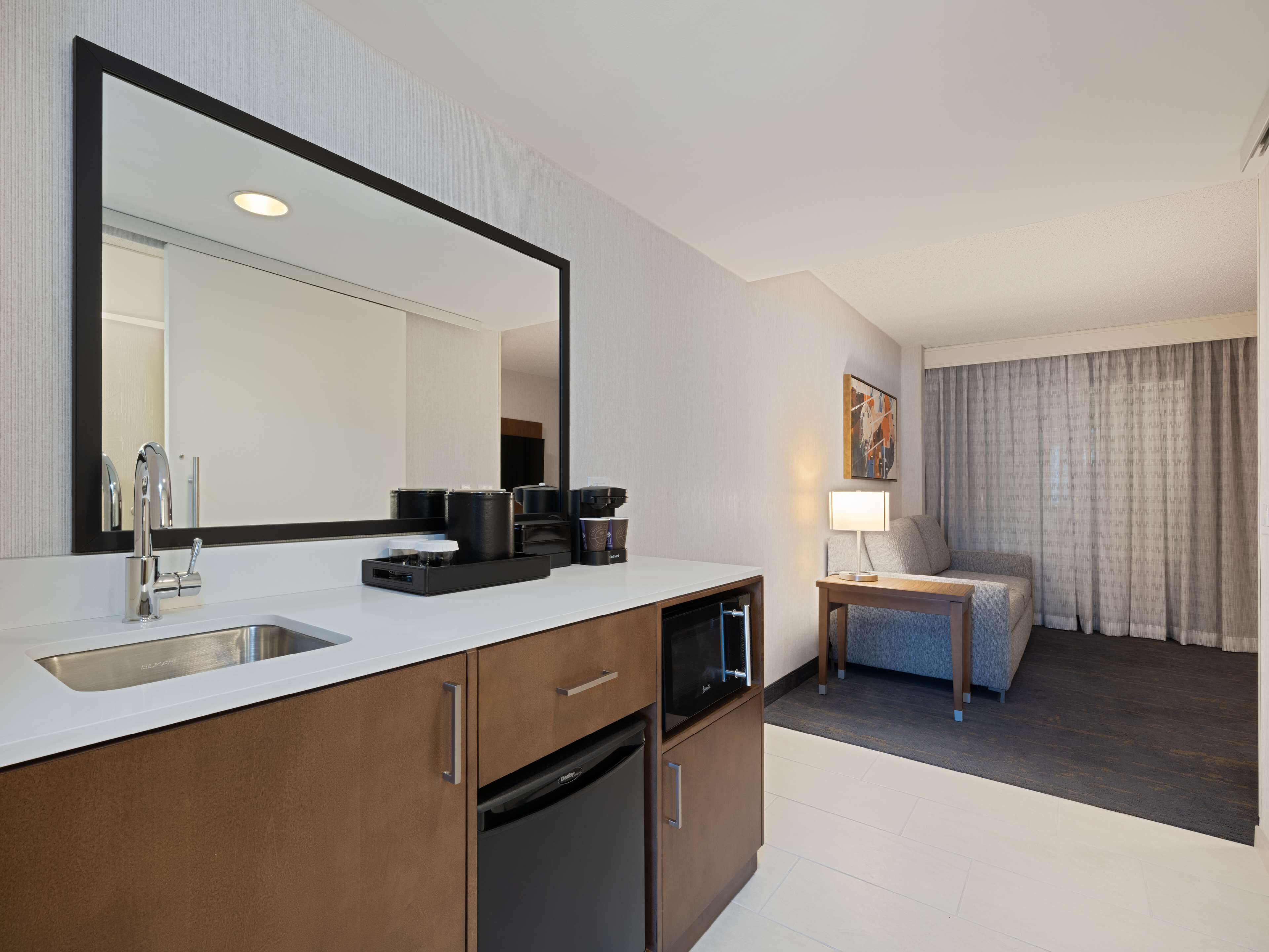 flat-screen tv, pay films