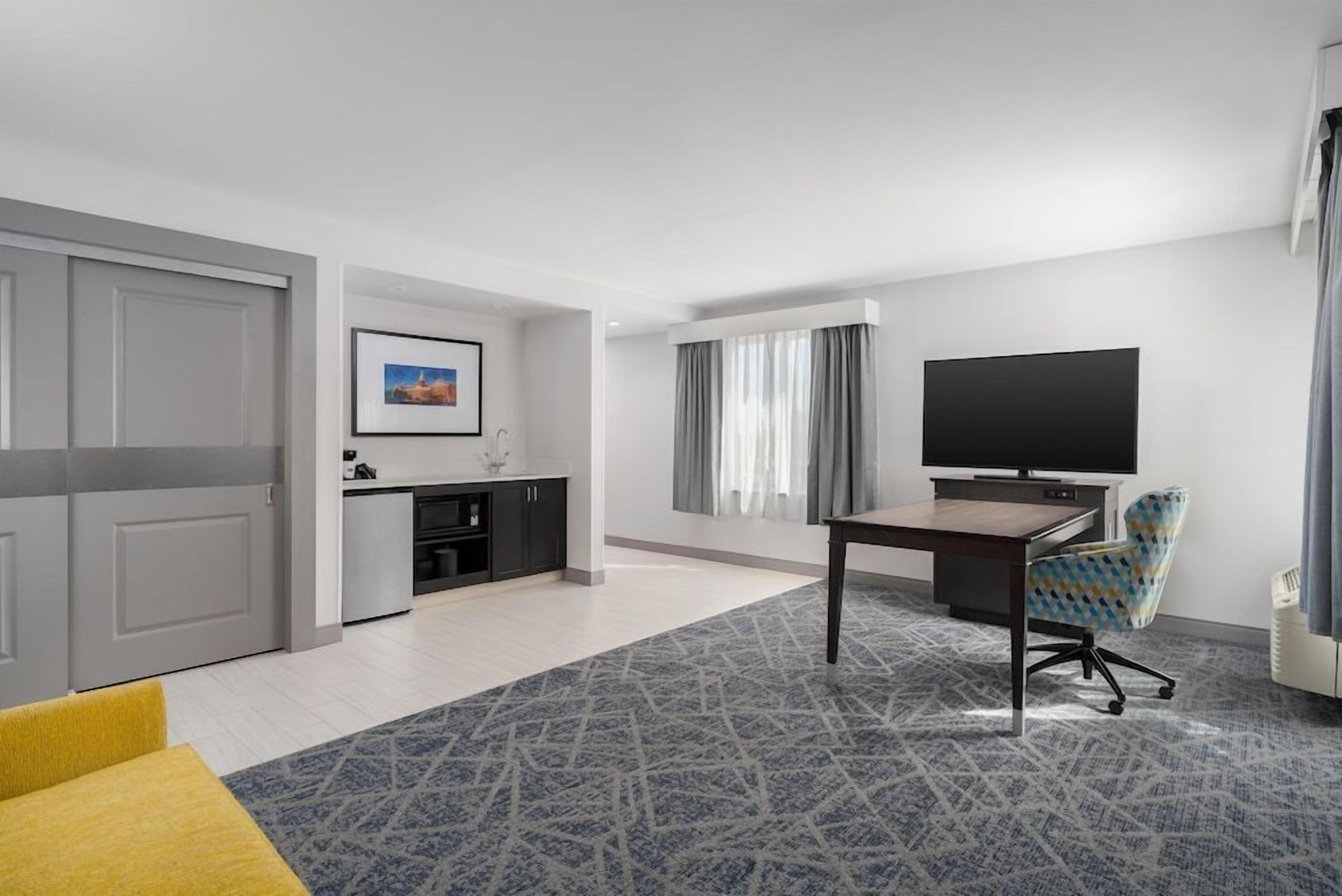 Living area | 32-inch LCD TV with cable channels, TV, pay movies