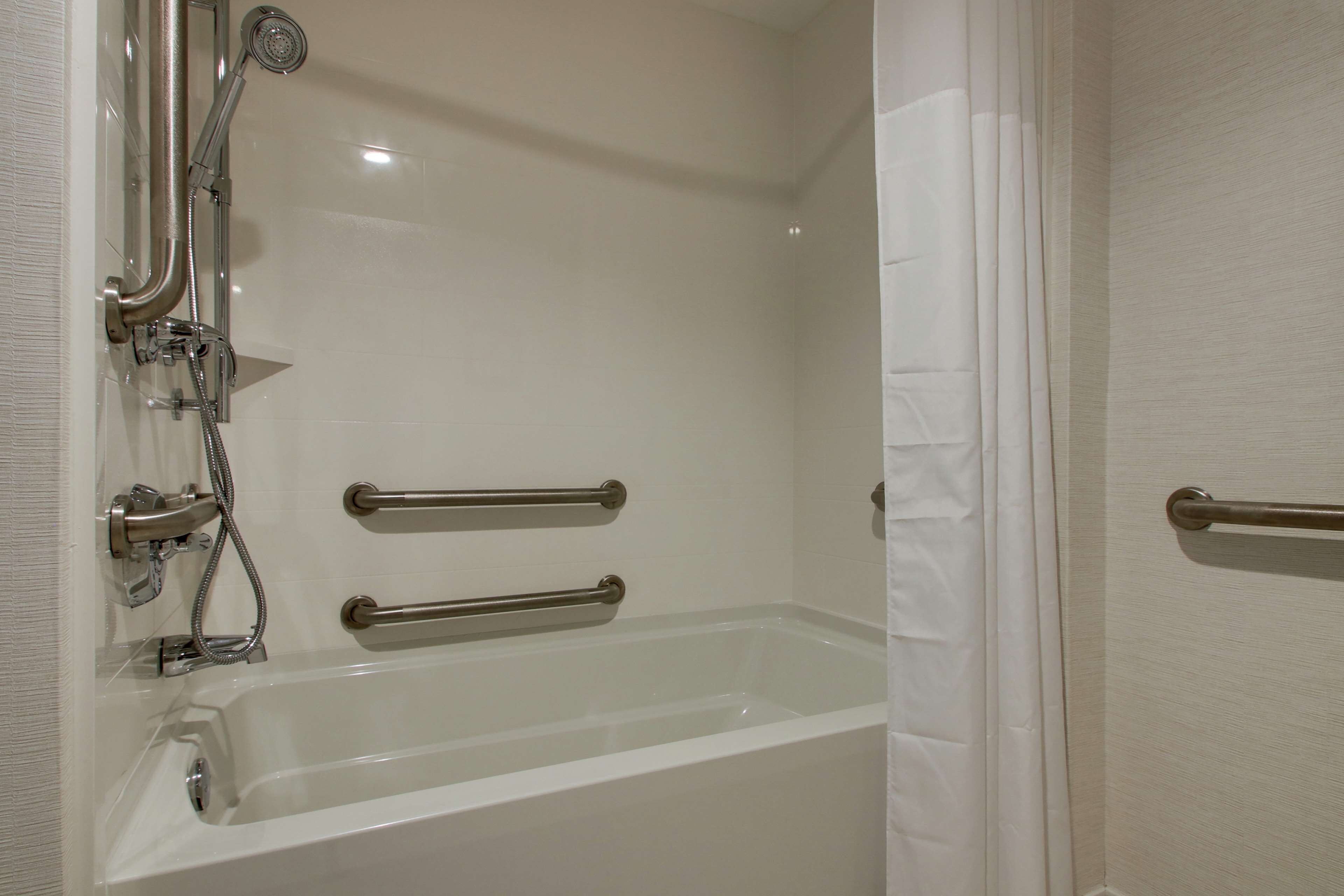 Bathroom | Hydromassage showerhead, hair dryer, towels, soap