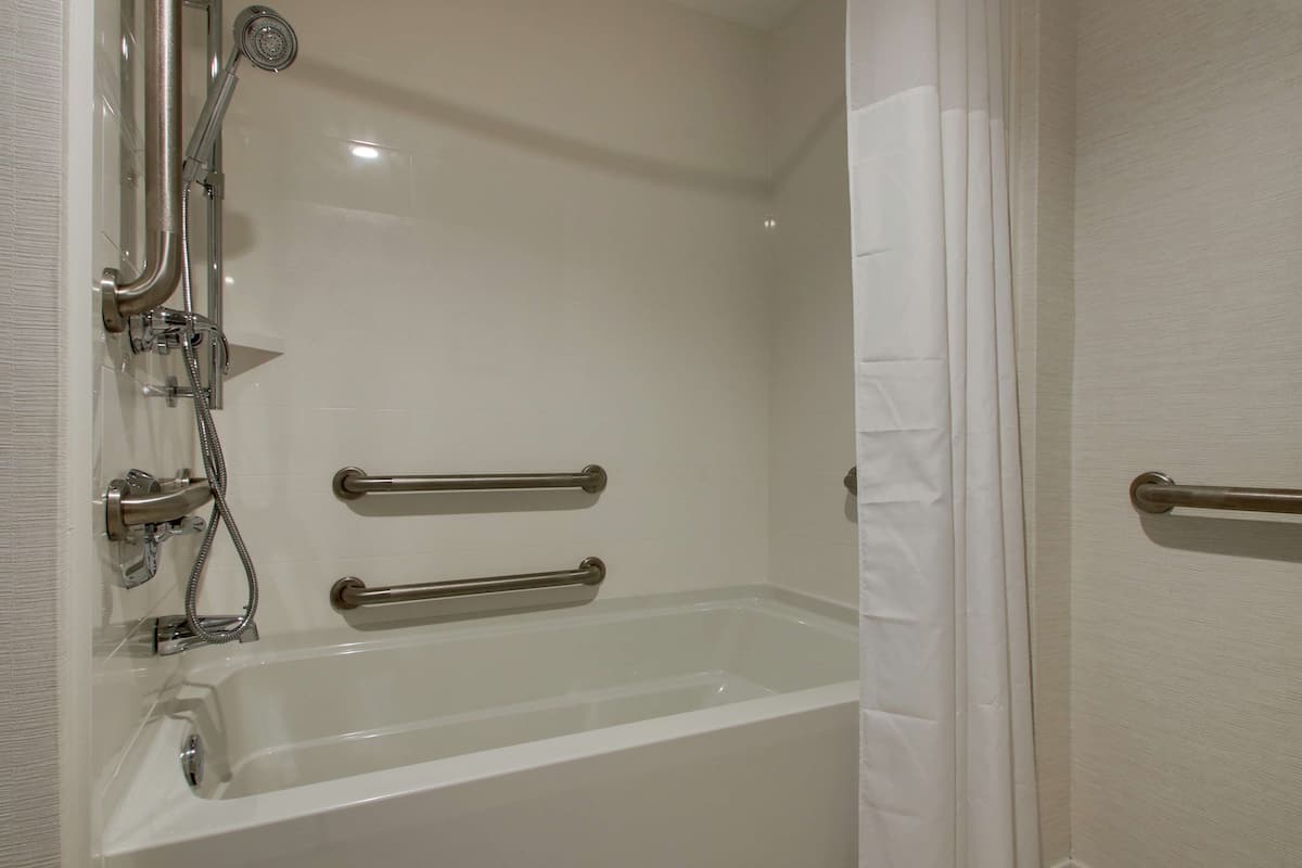 Bathroom | Hydromassage showerhead, hair dryer, towels, soap