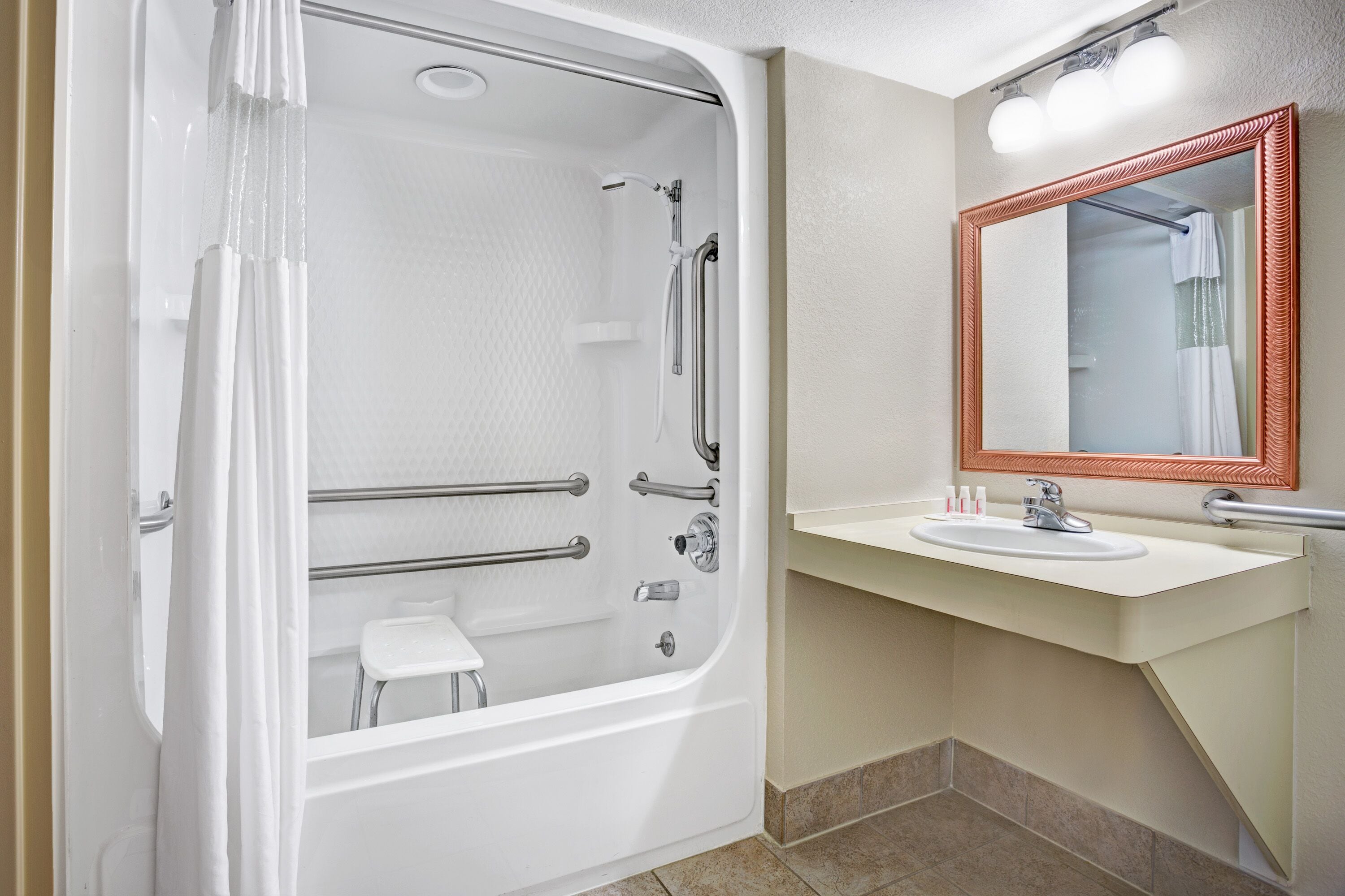 Room, 2 Double Beds, Accessible, Non Smoking | Bathroom | Combined shower/tub, free toiletries, hair dryer, towels